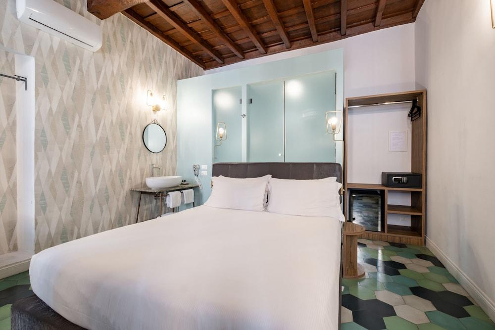 Dimora Trevi Suites - Tap to explore photos