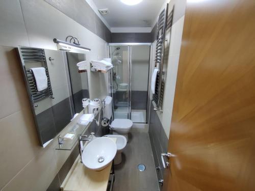 Joyful Guest House Room Type - Quadruple Room with Private Bathroom