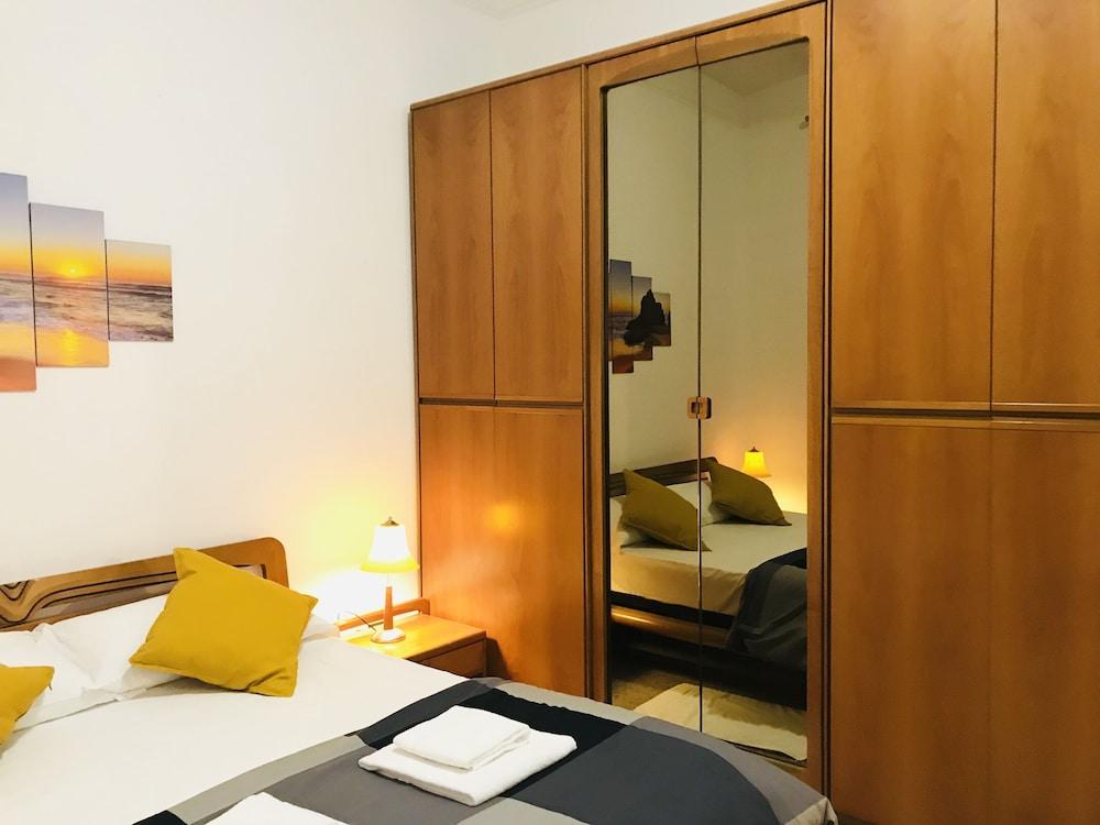 4 Bed-sleeps 8-central Rome-5 Min to Colosseum