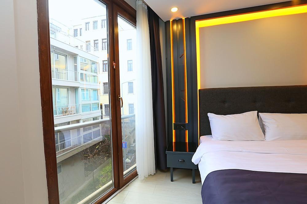 Galata King Suites Room Type - Deluxe Triple Room, Kitchen