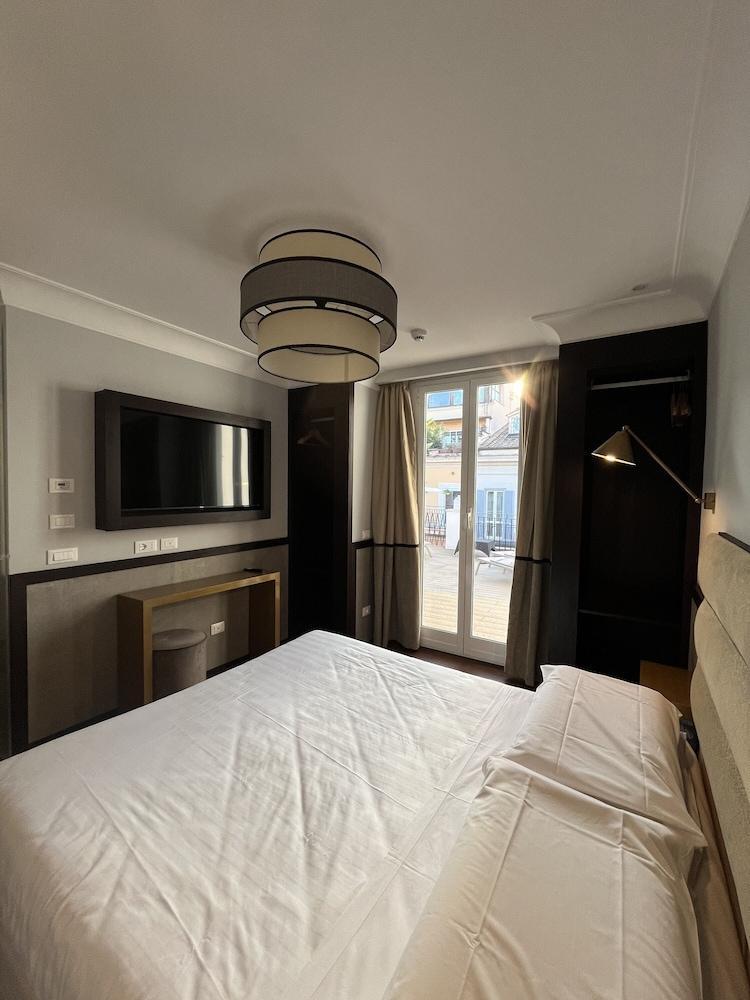 Relais Luxury Corso - Tap to explore photos