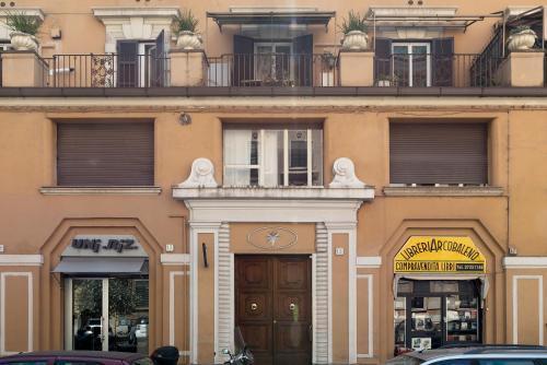 Guest Roma House - Tap to explore photos
