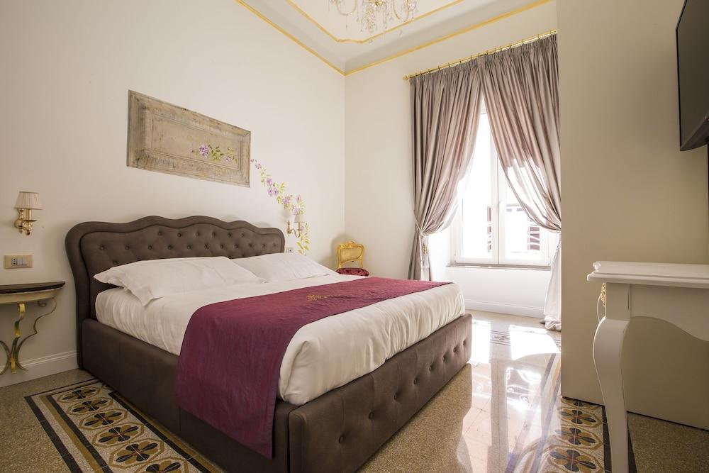 Trastevere Royal Suite Room Type - Standard Double Room, City View