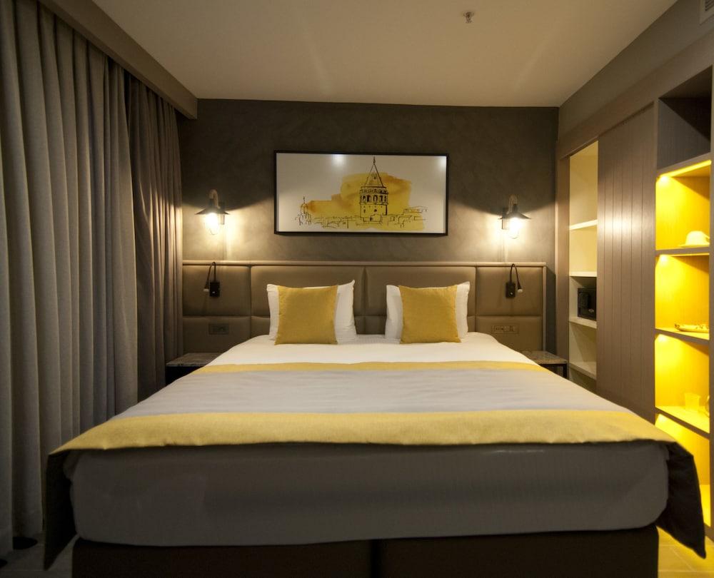 Seraglio Hotel & Suites Room Type - Annex-Economy Family Room Basement Seraglio Hotel & Suites Room Type - Annex-Economy Family Room Basement