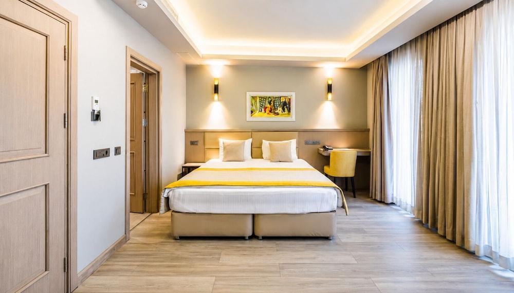 Seraglio Hotel & Suites Room Type - Superior Triple Room
