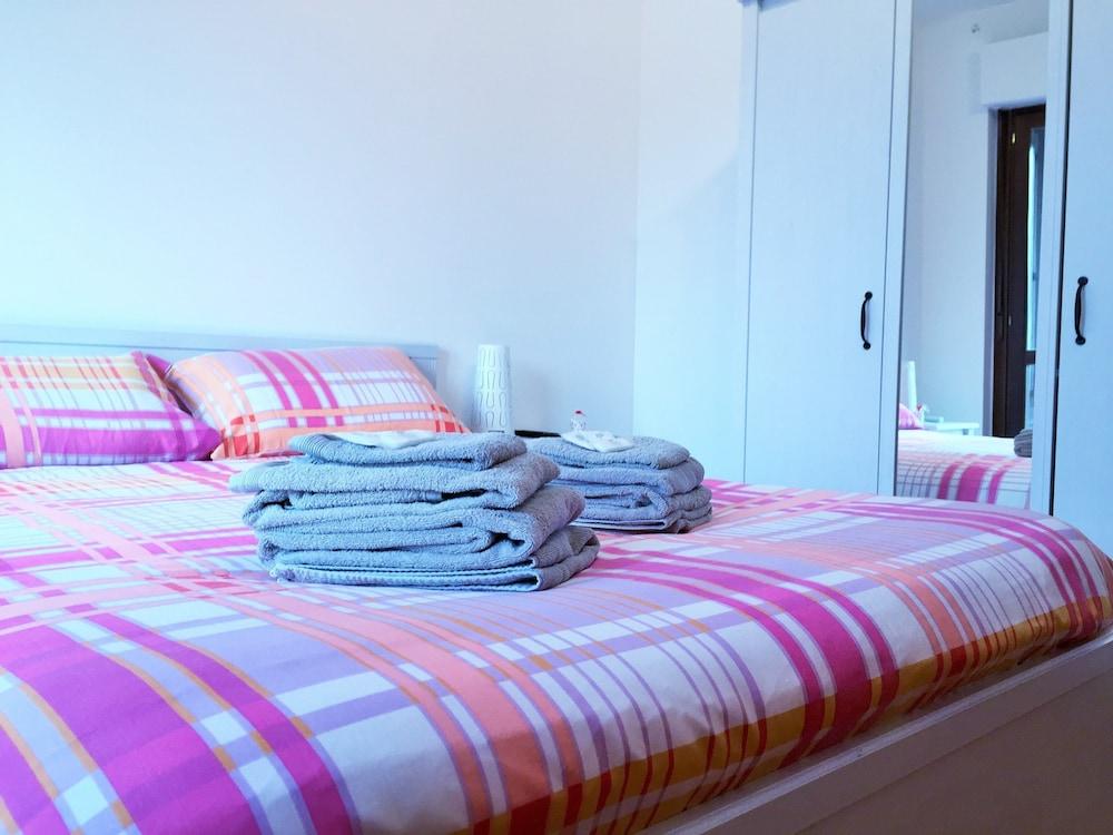Domus Al Parco Guest House Room Type - Triple Room