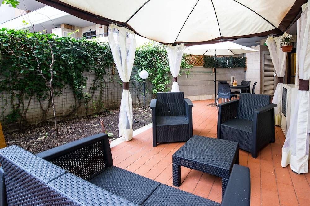 Domus Al Parco Guest House - Tap to explore photos