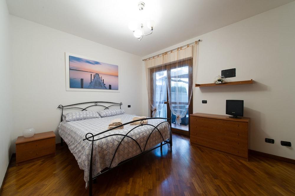 Domus Al Parco Guest House - Tap to explore photos