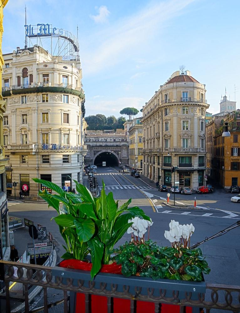 Rome Art Hotel - Tap to explore photos