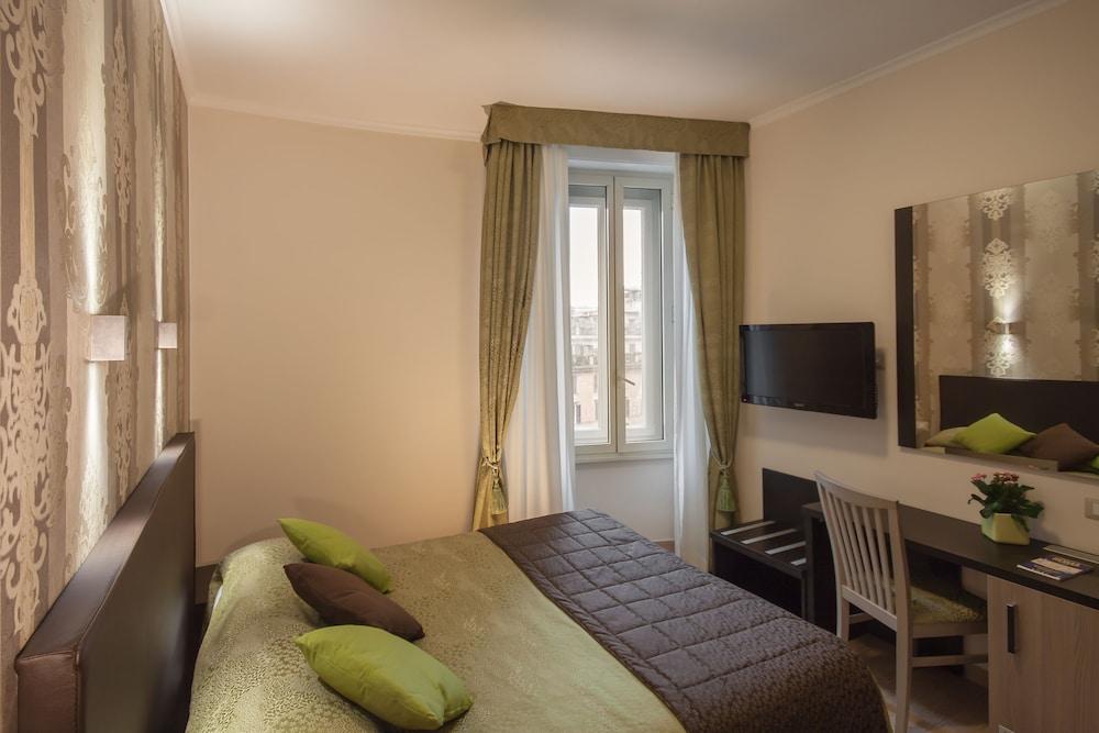 Rome King Suite Room Type - Triple Room Rome King Suite Room Type - Triple Room