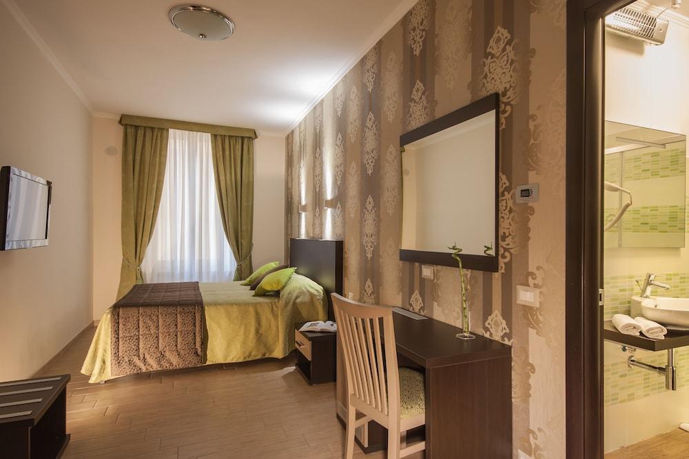 Rome King Suite Room Type - Quadruple Room Rome King Suite Room Type - Quadruple Room