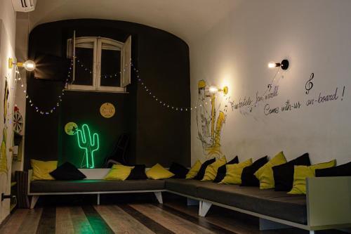 Free Hostels Roma - Tap to explore photos