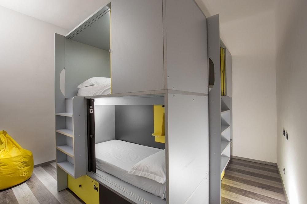 Free Hostels Roma Room Type - Room (2 mixed private Room)