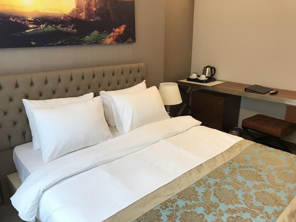 Old Port Hotel Room Type - Economy Room