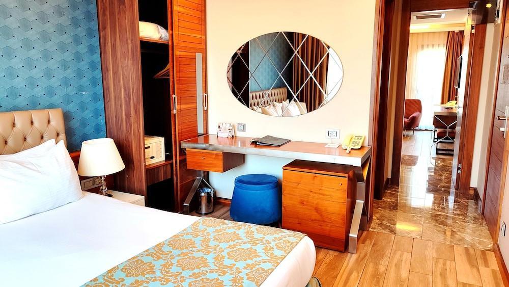 Old Port Hotel Room Type - Family Suite, 1 Bedroom