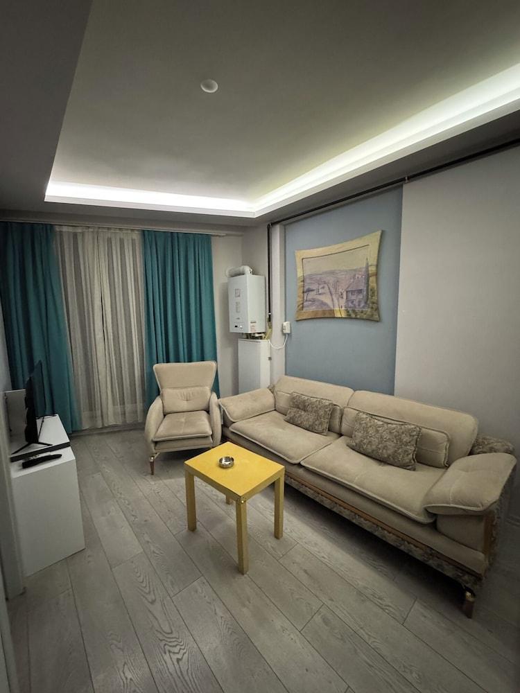 Kadikoy Arya Hotel - Tap to explore photos