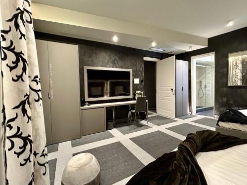 Private Luxury Suites Room Type - Deluxe Queen Room with Two Queen Beds