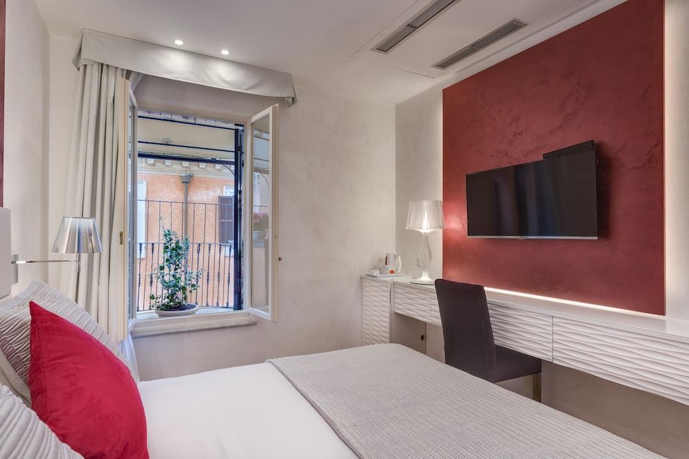Shali Luxury Suite - Tap to explore photos