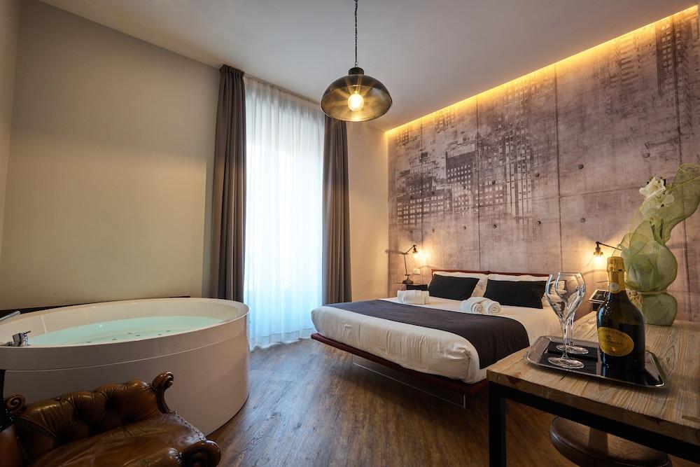 Ara Suite Room Type - Suite, Jetted Tub