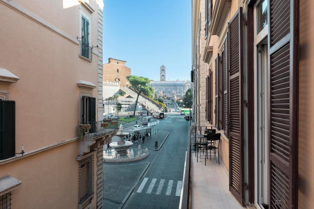 Vittoriano Suite Room Type - Panoramic Quadruple Room, City View