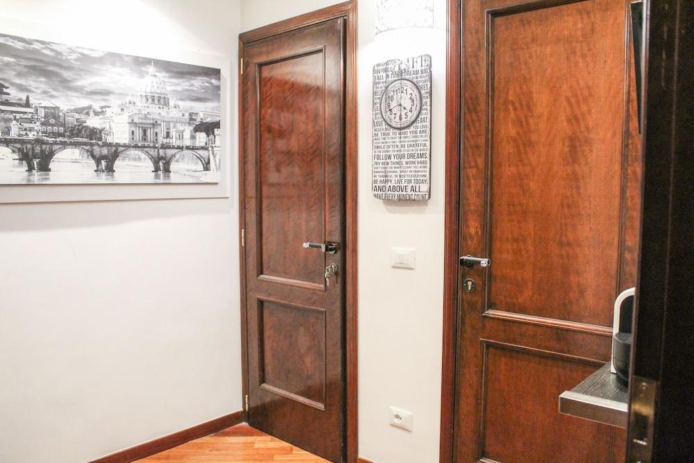 Vatican QG Rooms - Tap to explore photos