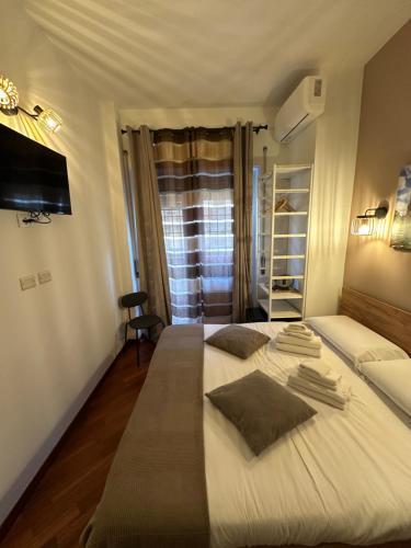Vatican QG Rooms - Tap to explore photos