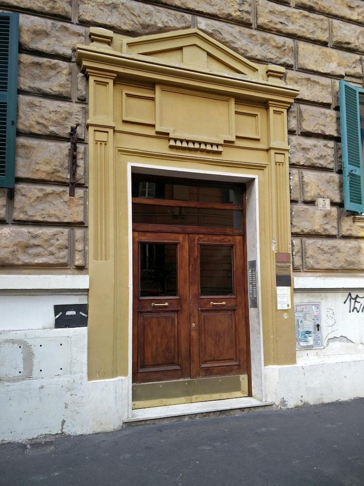 Rome Center Rooms - Tap to explore photos