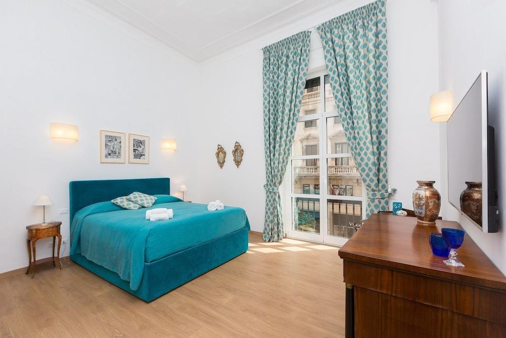 Prestigious Apartments Via Barberini - Tap to explore photos