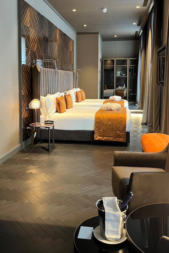 U-Visionary Roma Hotel - Tap to explore photos