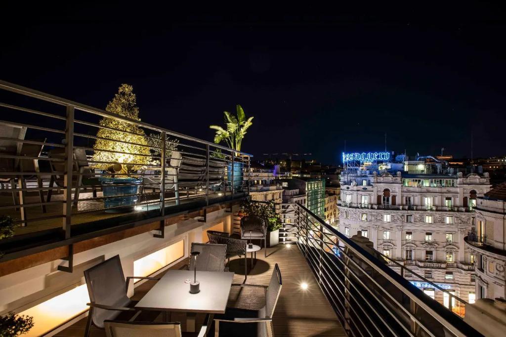 U-Visionary Roma Hotel - Tap to explore photos