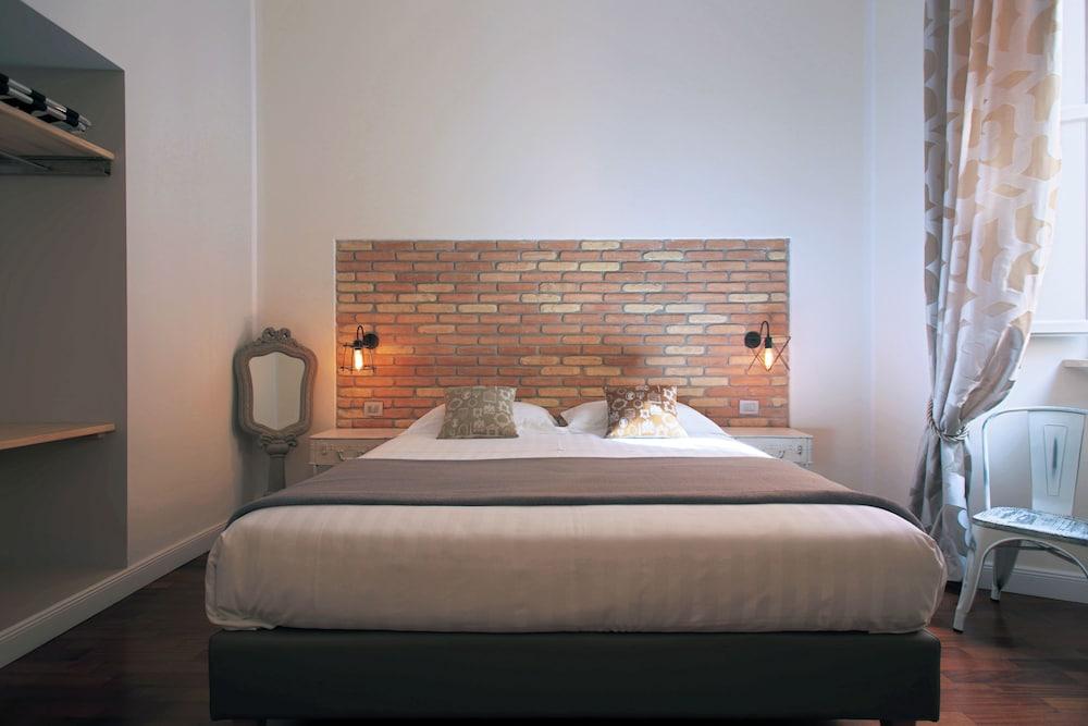 Trevi Contemporary Suite Room Type - Luxury Triple Room, Multiple Beds