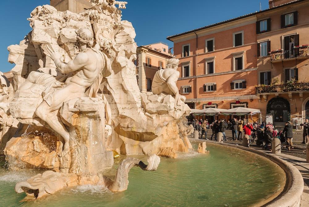 Rhea Silvia Luxury Navona - Tap to explore photos