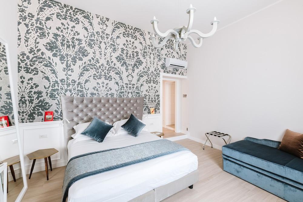 Rhea Silvia Luxury Navona Room Type - Deluxe Triple Room with Jacuzzi and Shower