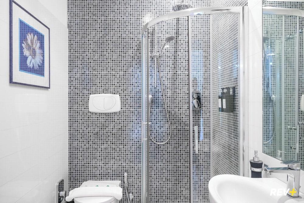 Viale Giulio Cesare Guest House - Tap to explore photos