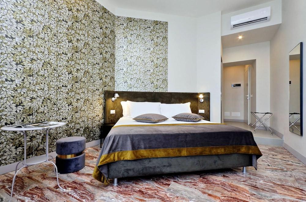 Opera 58 Room Type - Deluxe Double Room