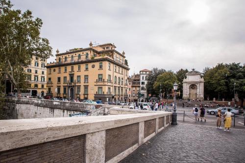 Trastevere Royal Suite Trilussa - Tap to explore photos