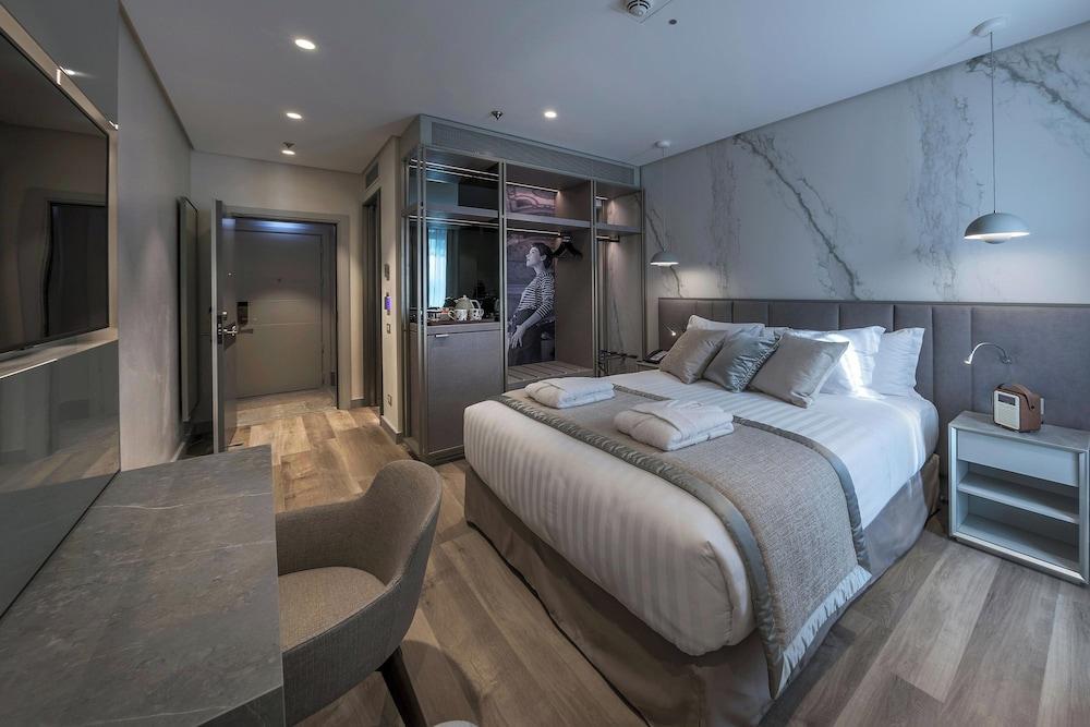 The Regency, Rome, A Tribute Portfolio Hotel Room Type - Classic Room, 1 Queen Bed