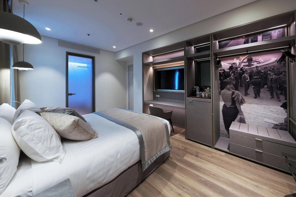 The Regency, Rome, A Tribute Portfolio Hotel Room Type - Deluxe Room, 1 Queen Bed, City View (Balcony) The Regency, Rome, A Tribute Portfolio Hotel Room Type - Deluxe Room, 1 Queen Bed, City View (Balcony)