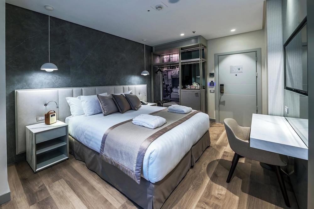 The Regency, Rome, A Tribute Portfolio Hotel Room Type - Classic Room, 1 King Bed
