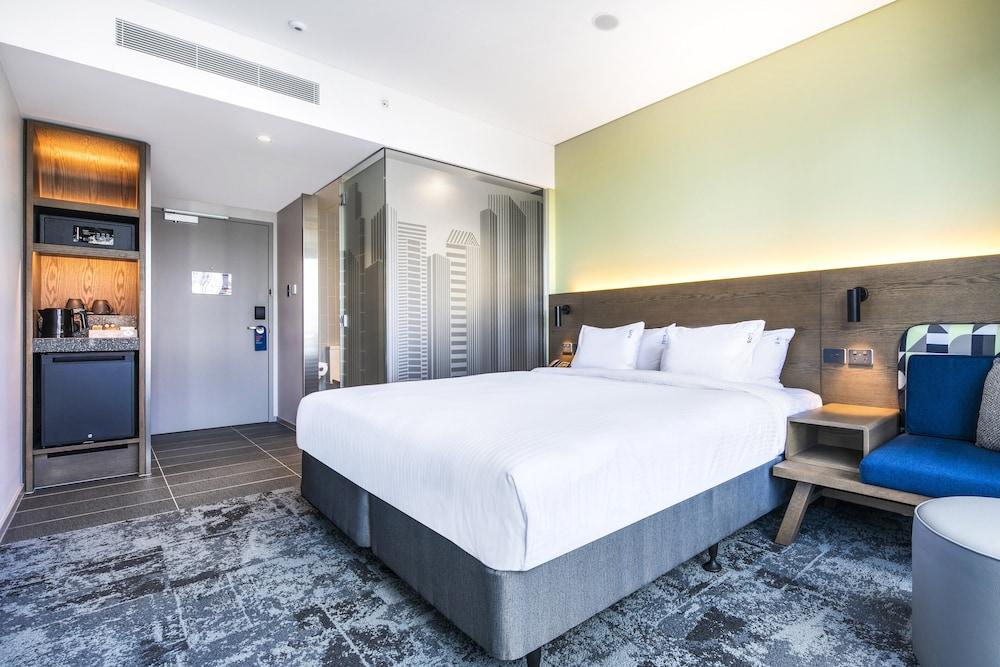 Holiday Inn Express MELBOURNE LITTLE COLLINS Room Type - Standard Room, 1 King Bed (Free Breakfast)