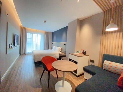 Holiday Inn Express SHANGHAI EXPO CENTRE - Tap to explore photos