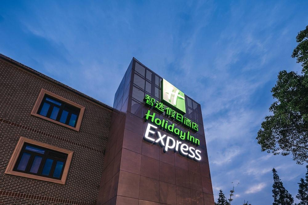 Holiday Inn Express SHANGHAI PUDONG CHUANSHA - Tap to explore photos