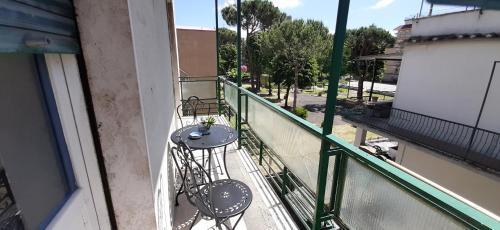 Sunny Rome Sexy Grey & Cool Blue Room Type - Apartment with Balcony