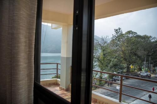Hotel Himalayan Vacation - Tap to explore photos