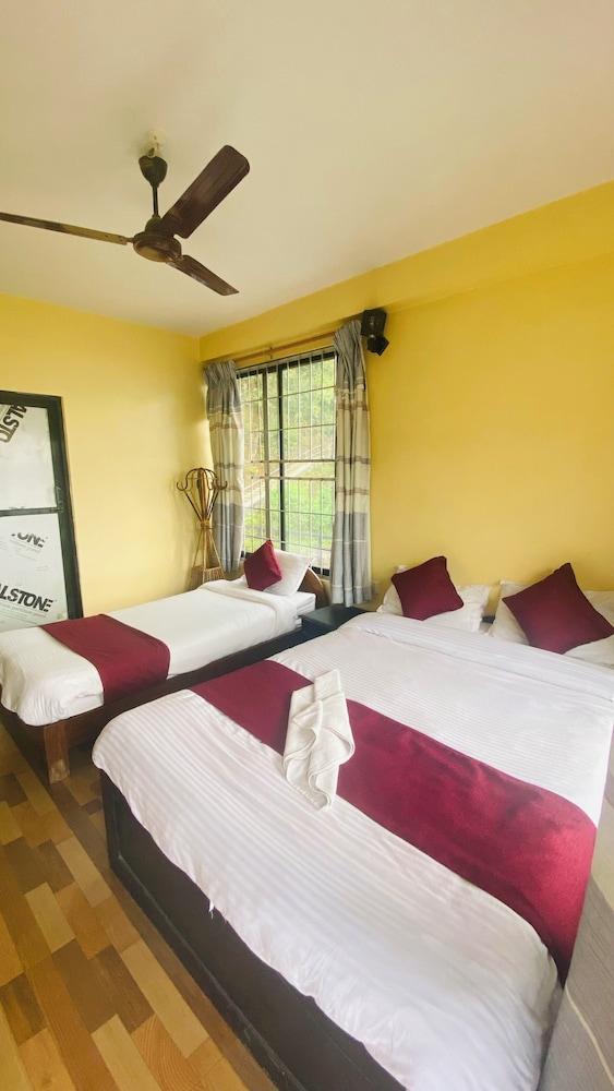 Jungle front lodge Room Type - Comfort Triple Room Jungle front lodge Room Type - Comfort Triple Room