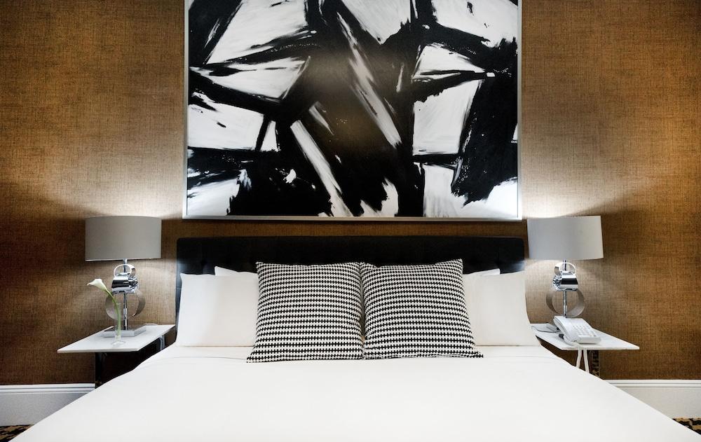Ameritania Hotel at Times Square Room Type - Deluxe Room, 1 King Bed, Accessible