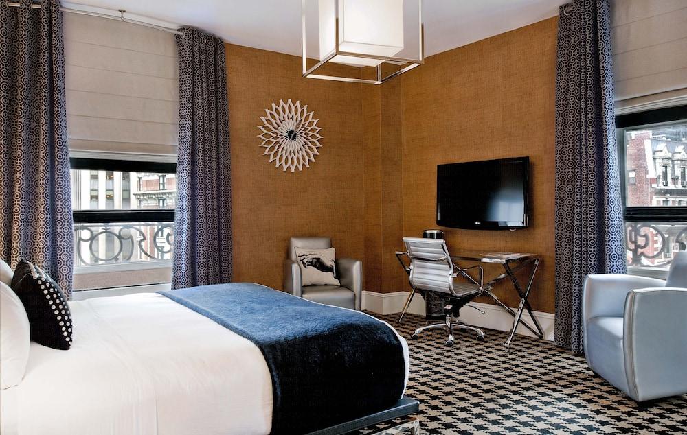 Ameritania Hotel at Times Square Room Type - Deluxe Room, 1 King Bed