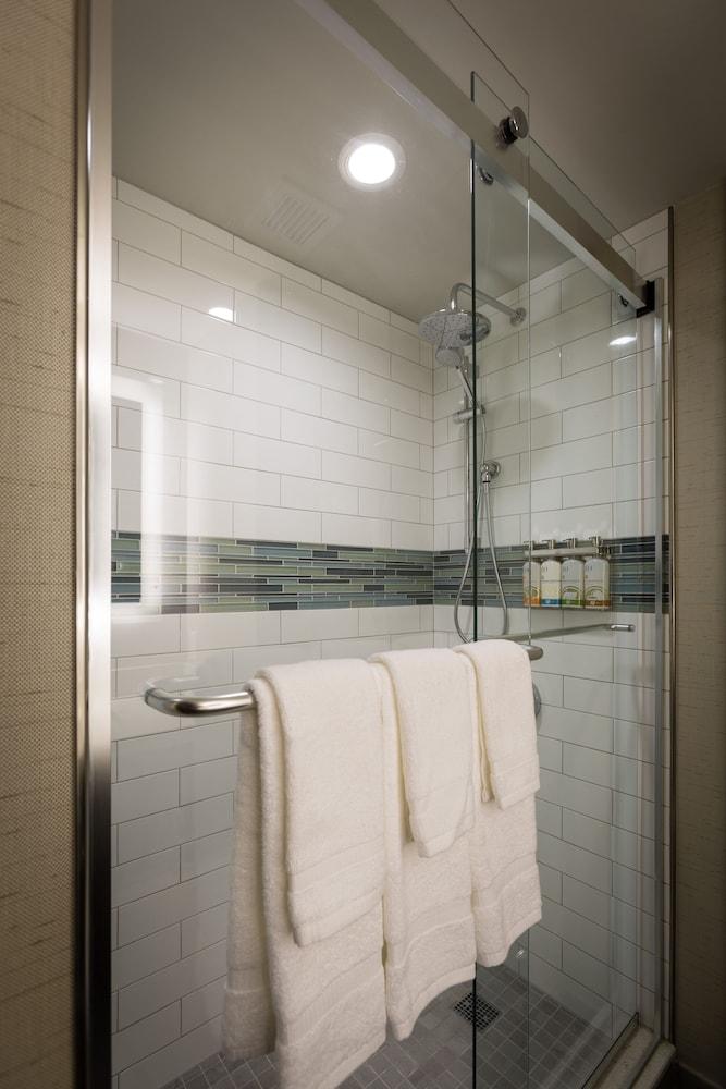 EVEN Hotels NEW YORK - TIMES SQUARE SOUTH, an IHG hotel - Tap to explore photos