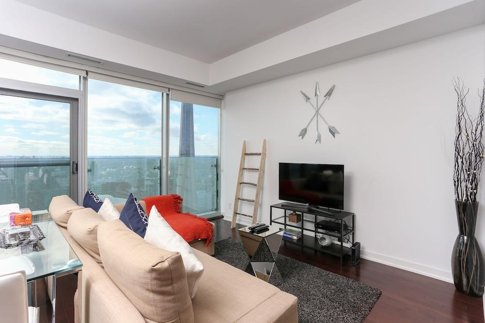 Platinum Suites - Breathtaking CN Tower View - Tap to explore photos