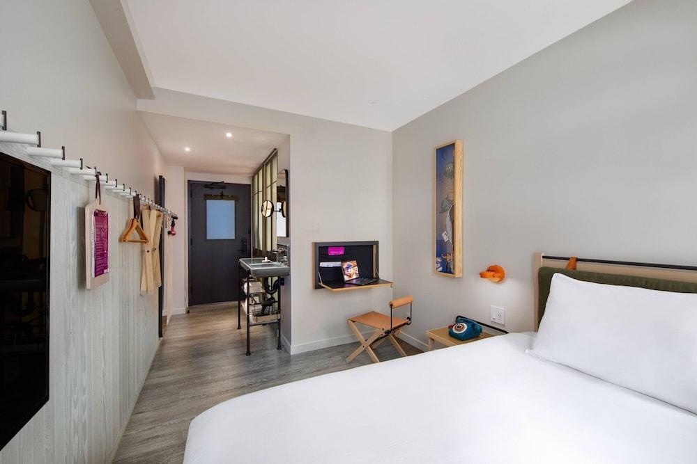 Moxy NYC Times Square Room Type - Room, 1 Queen Bed, Hearing Accessible Moxy NYC Times Square Room Type - Room, 1 Queen Bed, Hearing Accessible
